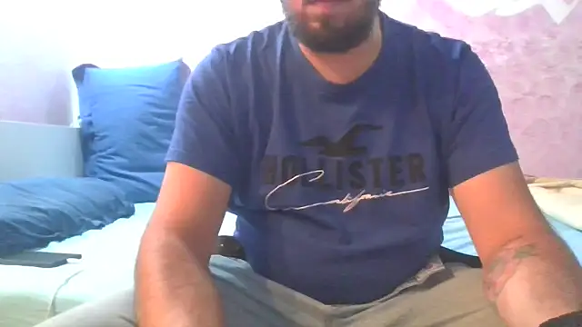 Snapshot of stefanotoma91 chatting on April 15, 2026, 2:54 pm stefanotoma91 online show from April 15, 2026, 2:54 pm