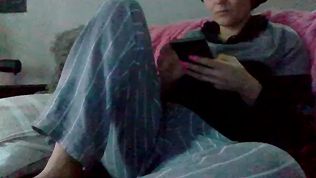 Snapshot of shyhornymommy chatting on April 28, 2026, 3:11 am shyhornymommy online show from April 28, 2026, 3:11 am