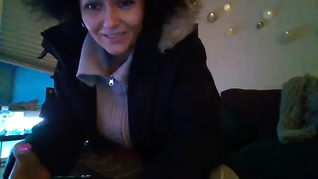 Snapshot of shyhornymommy chatting on April 26, 2026, 8:50 pm shyhornymommy online show from April 26, 2026, 8:50 pm