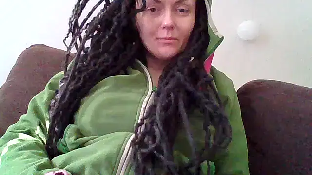 Snapshot of shyhornymommy chatting on April 19, 2026, 8:37 am shyhornymommy online show from April 19, 2026, 8:37 am