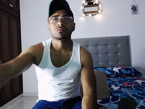 zeussexyhot online show from April 23, 2026, 3:57 am