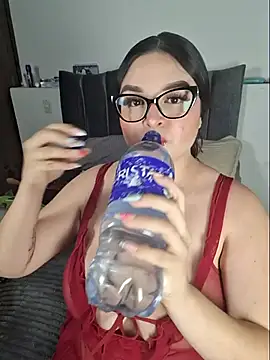Snapshot of Nicolevega1 chatting on June 27, 2026, 2:06 am Nicolevega1 online show from June 27, 2026, 2:06 am