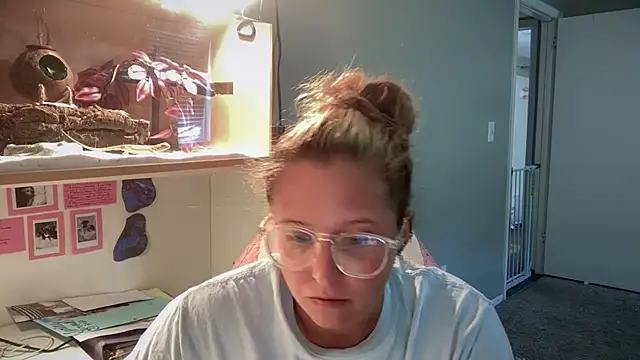 Snapshot of MUSCLEMOMMY1365 chatting on April 23, 2026, 4:19 pm MUSCLEMOMMY1365 online show from April 23, 2026, 4:19 pm