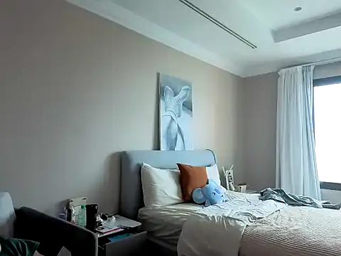 iClouddotcum online show from April 17, 2026, 5:32 am