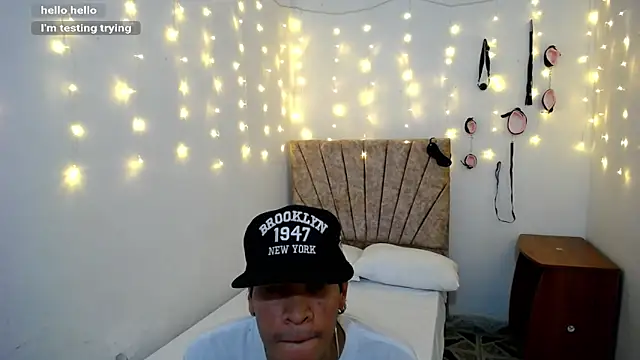 Snapshot of elliottsigns chatting on July 16, 2026, 3:36 am elliottsigns online show from July 16, 2026, 3:36 am