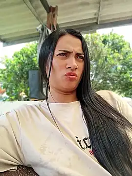 Snapshot of DaniellaGiraldo chatting on May 18, 2026, 4:23 pm DaniellaGiraldo online show from May 18, 2026, 4:23 pm