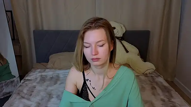 Snapshot of Lisa_Hummi chatting on April 16, 2026, 1:28 am Lisa Hummi online show from April 16, 2026, 1:28 am