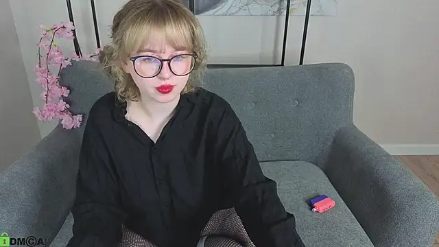 Snapshot of Helen_Carson chatting on April 29, 2026, 12:59 am Helen Carson online show from April 29, 2026, 12:59 am