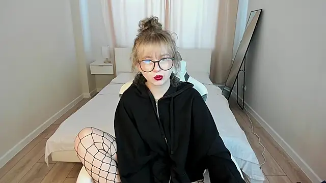 Snapshot of Helen_Carson chatting on April 18, 2026, 1:08 am Helen Carson online show from April 18, 2026, 1:08 am