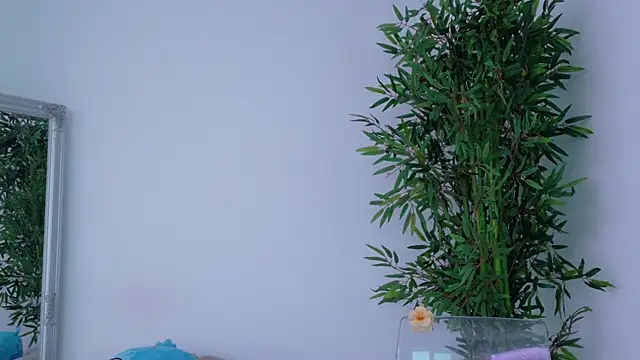 Tiny Blush online show from April 23, 2026, 5:47 am