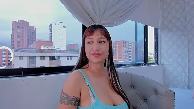 Snapshot of katherine_glow chatting on May 6, 2026, 11:25 am katherine glow online show from May 6, 2026, 11:25 am