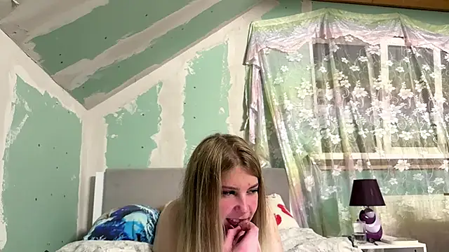 Skinny girl  online show from May 29, 2026, 7:09 pm