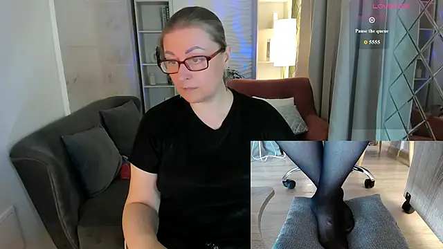 Snapshot of Alexandra_Kind chatting on May 12, 2026, 1:50 pm Alexandra Kind online show from May 12, 2026, 1:50 pm