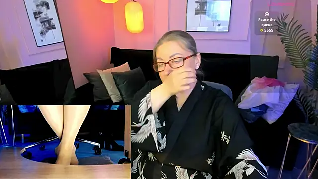 Alexandra Kind online show from June 13, 2026, 8:51 pm