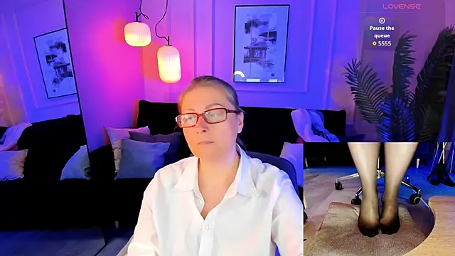 Alexandra Kind online show from June 20, 2026, 9:20 pm