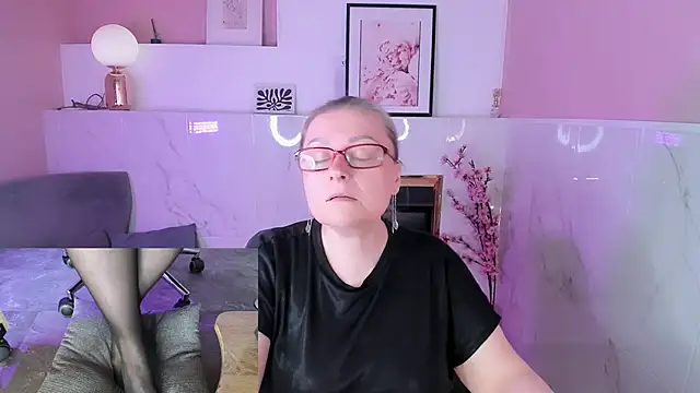 Snapshot of Alexandra_Kind chatting on April 22, 2026, 8:59 pm Alexandra Kind online show from April 22, 2026, 8:59 pm