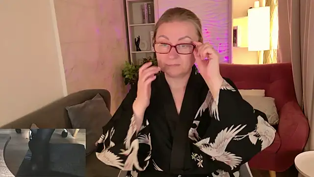 Snapshot of Alexandra_Kind chatting on May 18, 2026, 4:07 am Alexandra Kind online show from May 18, 2026, 4:07 am