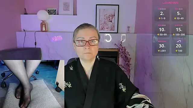 Snapshot of Alexandra_Kind chatting on May 8, 2026, 1:48 pm Alexandra Kind online show from May 8, 2026, 1:48 pm