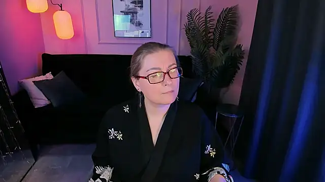 Snapshot of Alexandra_Kind chatting on April 15, 2026, 12:05 am Alexandra Kind online show from April 15, 2026, 12:05 am