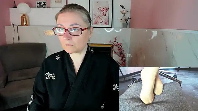 Snapshot of Alexandra_Kind chatting on May 19, 2026, 1:51 pm Alexandra Kind online show from May 19, 2026, 1:51 pm