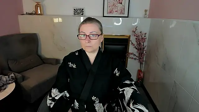 Snapshot of Alexandra_Kind chatting on April 17, 2026, 1:36 pm Alexandra Kind online show from April 17, 2026, 1:36 pm