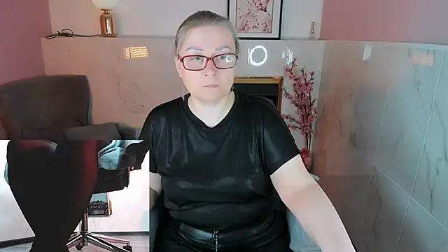 Snapshot of Alexandra_Kind chatting on May 1, 2026, 1:27 pm Alexandra Kind online show from May 1, 2026, 1:27 pm