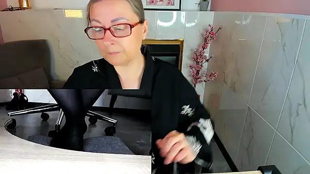 Alexandra Kind online show from June 17, 2026, 1:49 am