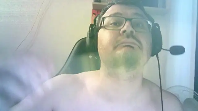 Snapshot of FantastickBombastick chatting on May 6, 2026, 3:16 pm FantastickBombastick online show from May 6, 2026, 3:16 pm
