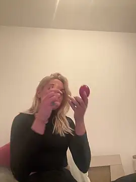 Snapshot of urfavmistressxoxo chatting on April 16, 2026, 6:30 pm urfavmistressxoxo online show from April 16, 2026, 6:30 pm