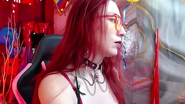 Snapshot of Queenscarlettsecret chatting on July 17, 2026, 1:19 pm Queenscarlettsecret online show from July 17, 2026, 1:19 pm