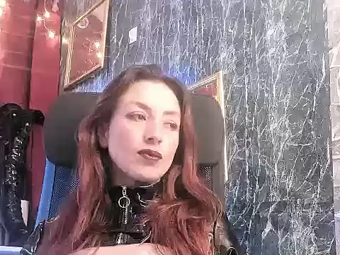 Snapshot of Queenscarlettsecret chatting on April 15, 2026, 7:58 pm Queenscarlettsecret online show from April 15, 2026, 7:58 pm