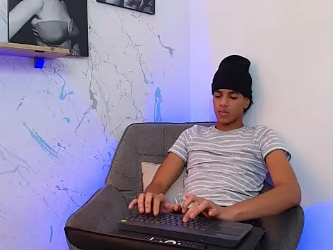 Snapshot of Gabriiel_maddox chatting on April 15, 2026, 7:58 pm Gabriiel maddox online show from April 15, 2026, 7:58 pm