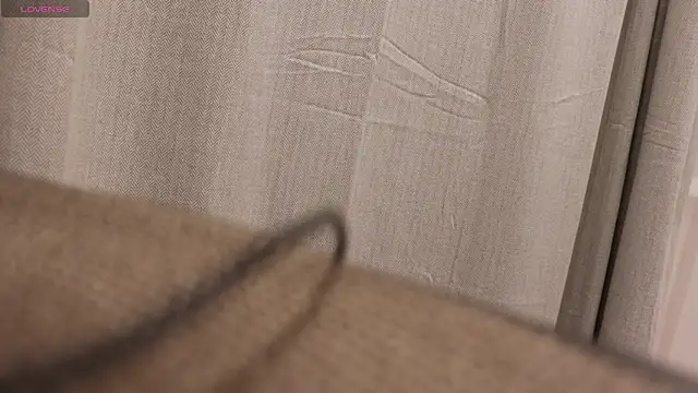 ellyellow online show from April 16, 2026, 8:53 pm