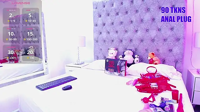 Zoe M00n online show from July 14, 2026, 7:42 pm