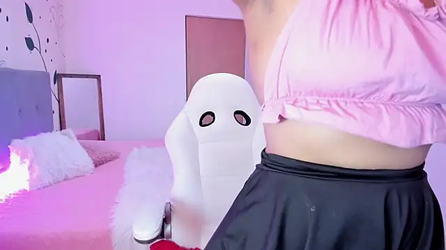 Snapshot of Emma_corteez chatting on April 15, 2026, 7:29 pm Emma corteez online show from April 15, 2026, 7:29 pm