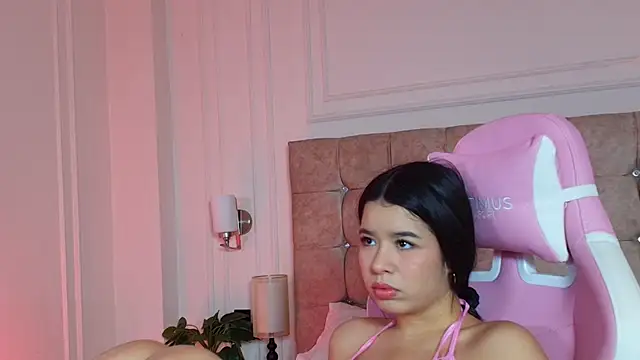 Snapshot of SophieBuitrago chatting on May 26, 2026, 12:03 pm SophieBuitrago online show from May 26, 2026, 12:03 pm