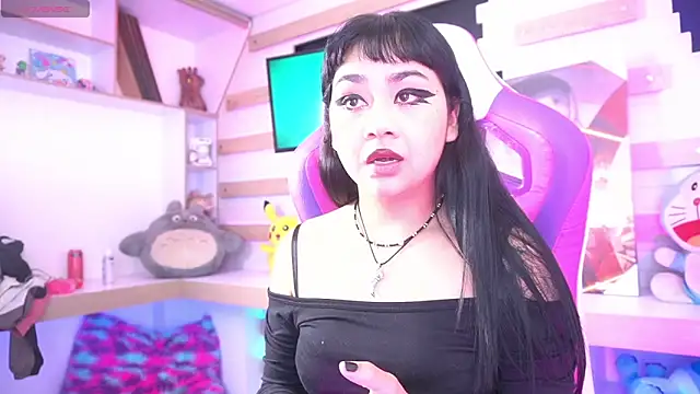 MakiGG  online show from April 18, 2026, 12:35 am