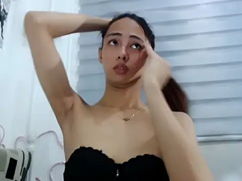 UrHolyBody online show from May 15, 2026, 9:07 am