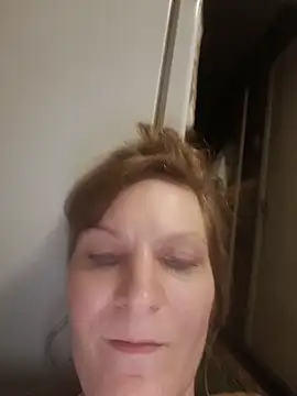 Snapshot of AnnieNet chatting on June 4, 2026, 8:35 pm AnnieNet online show from June 4, 2026, 8:35 pm