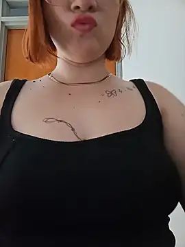Snapshot of Curves_Nina chatting on July 18, 2026, 7:22 pm Curves Nina online show from July 18, 2026, 7:22 pm