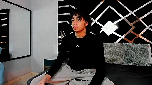 Snapshot of JayTaylorr chatting on May 12, 2026, 11:38 am JayTaylorr online show from May 12, 2026, 11:38 am