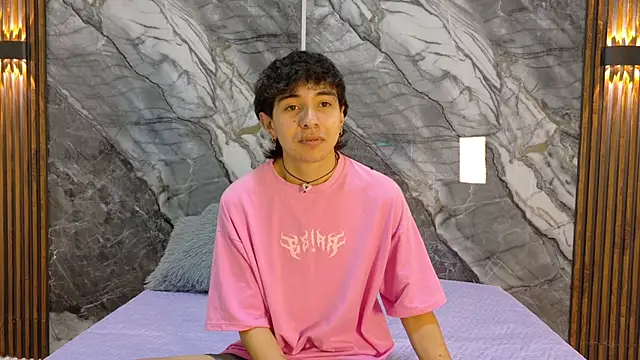 NoahWalker   online show from May 19, 2026, 11:06 am