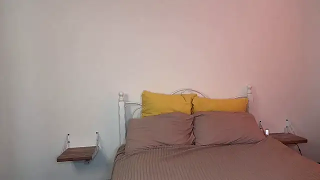 Snapshot of Catrinee chatting on June 8, 2026, 5:02 pm Catrinee online show from June 8, 2026, 5:02 pm