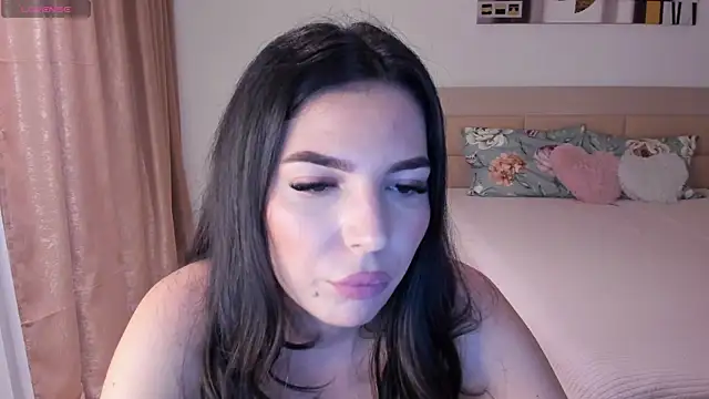 Snapshot of CandyElla_ chatting on July 6, 2026, 8:33 pm CandyElla online show from July 6, 2026, 8:33 pm