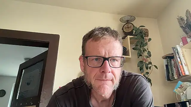 Snapshot of o_florian_o1 chatting on June 17, 2026, 9:30 am o florian o1 online show from June 17, 2026, 9:30 am