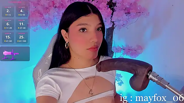 May Fox  online show from May 5, 2026, 8:34 pm
