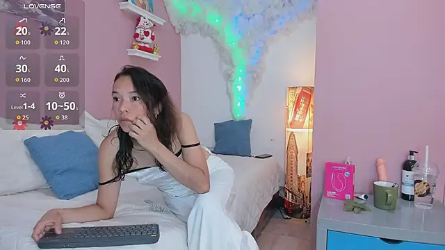 Snapshot of liz_merchan chatting on July 15, 2026, 6:48 pm liz merchan online show from July 15, 2026, 6:48 pm