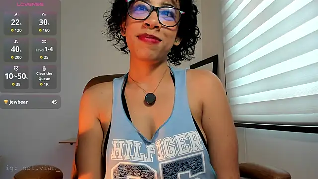Snapshot of Laena_Castillo chatting on April 18, 2026, 7:07 pm Laena Castillo online show from April 18, 2026, 7:07 pm