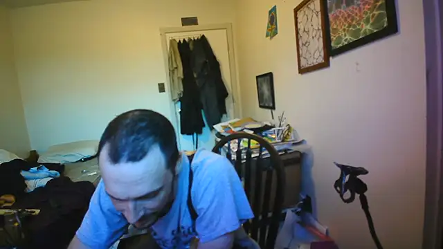Snapshot of JohnnyMoves chatting on July 4, 2026, 11:42 pm JohnnyMoves online show from July 4, 2026, 11:42 pm