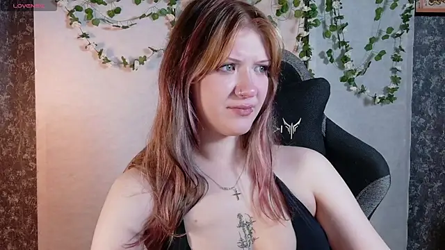 Snapshot of Lina_Wi chatting on July 8, 2026, 8:09 pm Lina Wi online show from July 8, 2026, 8:09 pm